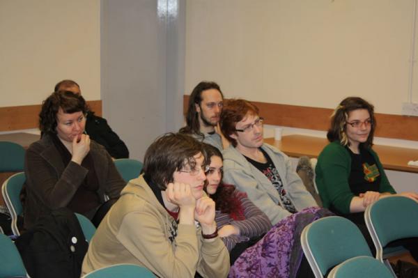 The audience look interested for once ;).